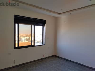 شقة ارضية مساحتها (150) متر مربع للبيع في شفا بدران _ الكوم 8