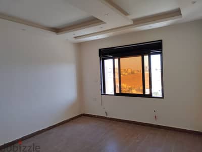 شقة طابقية  مساحتها (150) متر مربع للبيع في شفا بدران _ الكوم 8