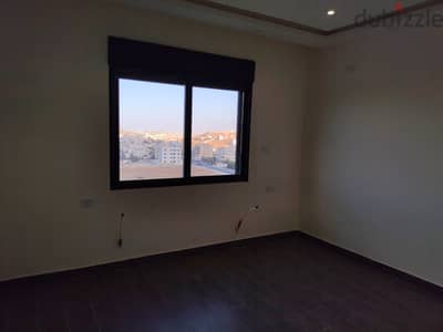 شقة ارضية مساحتها (150) متر مربع للبيع في شفا بدران _ الكوم 0